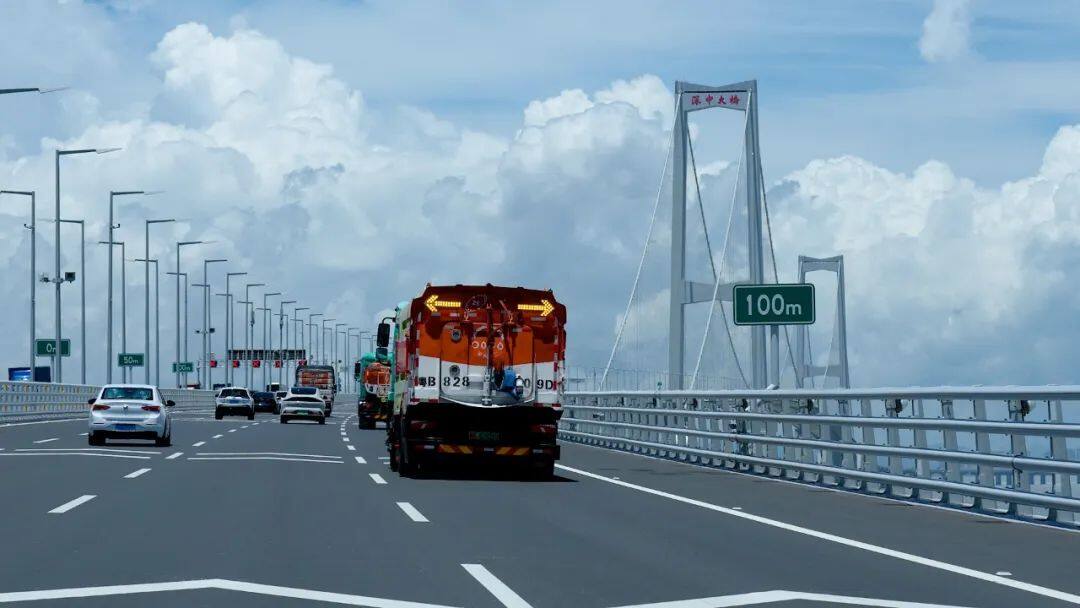 深中通道通車，盈峰環境掃路車護航國家重大工程